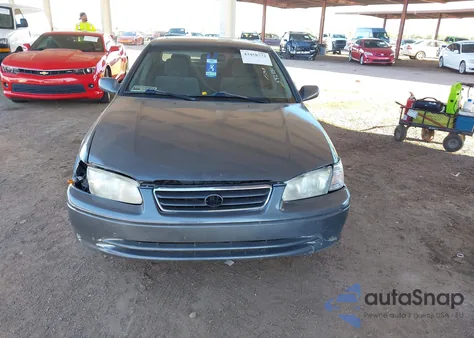 2001 Toyota Camry Le z USA, uszkodzony, nr VIN JT2BG22K010592881